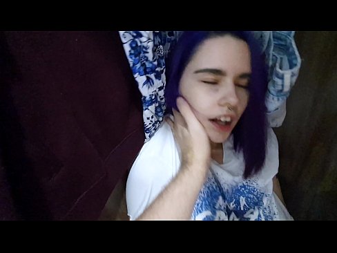 ❤️ 在壁櫥裡找到我姐姐並幫她射精 色情視頻 在 zh-tw.desixxxtube.ru