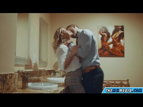 ❤️ 當一個豐滿的金發女郎在公共廁所引誘你時 色情視頻 在 zh-tw.desixxxtube.ru